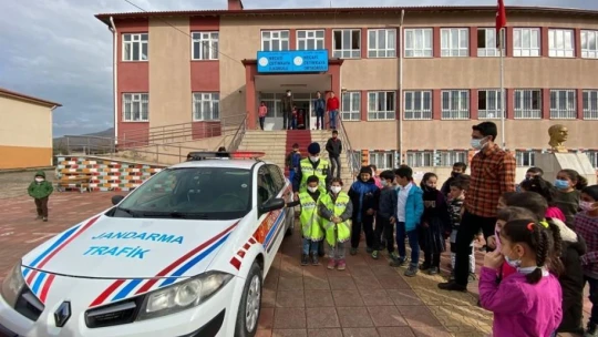 Jandarmadan çocuklara trafik eğitimi