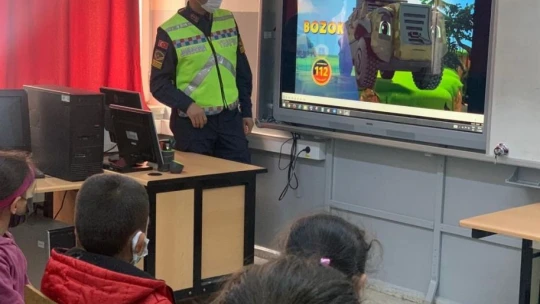 Jandarmadan çocuklara trafik eğitimi