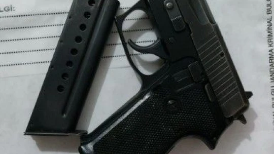 3 şüpheli yakalandı, silah ve uyuşturucu ele geçirildi