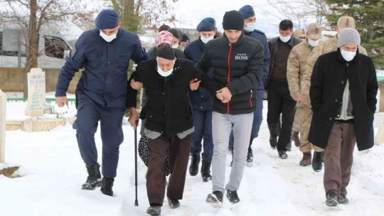 Jandarmayla yaşadığı 'bayram harçlığı' diyaloğuyla gönüllere taht kurmuştu, acı haberi geldi