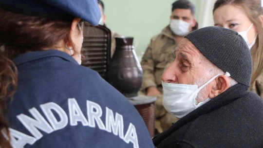 Jandarmayla yaşadığı 'bayram harçlığı' diyaloğuyla gönüllere taht kurmuştu, acı haberi geldi