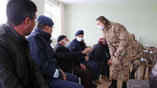 Jandarmayla yaşadığı 'bayram harçlığı' diyaloğuyla gönüllere taht kurmuştu, acı haberi geldi