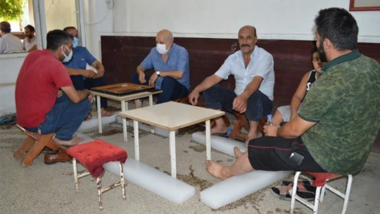 Elazığlı esnaf sıcaktan bunalan müşterileri için etkili bir çözüm geliştirdi