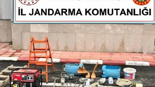 Kaçak kazı yapan 3 kişi suçüstü yakalandı