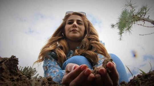 Kadın muhtar cinayete kurban giden kadınların isimlerini ağaçlarda yaşatacak