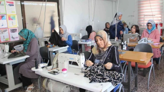 Kadınlar iş sahibi olmak için kurslarda ter döküyor