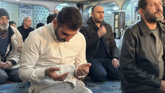 Kadir Gecesi'nde vatandaşlar camilere akın etti