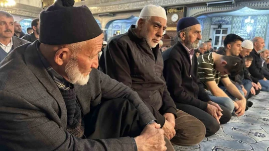 Kadir Gecesi'nde vatandaşlar camilere akın etti