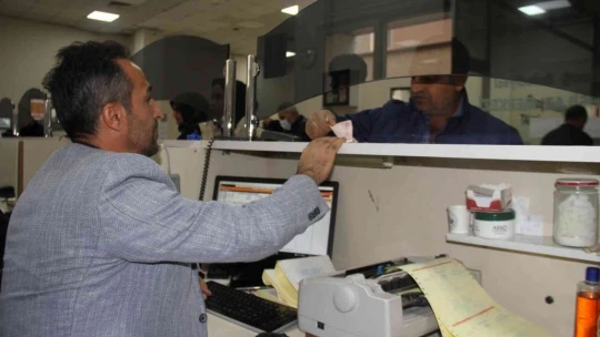 Kalp krizi geçiren vatandaşı kalp masajı ile hayatta tutan belediye personeli İHA'ya konuştu