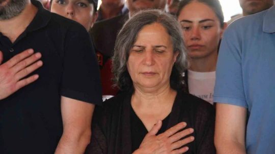 Kandıra Cezaevi'nde tutuklu bulunan Kışanak, ablasının cenaze törenine katıldı
