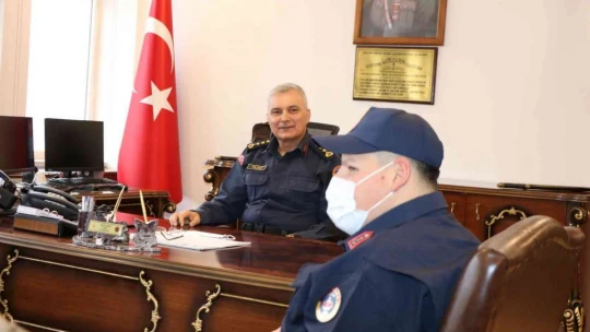 Kanser tedavisi gören gencin hayalini jandarma gerçekleştirdi