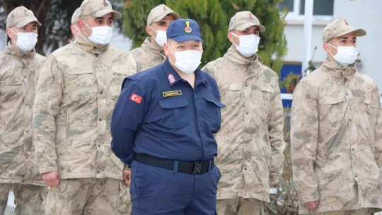 Kanser tedavisi gören gencin hayalini jandarma gerçekleştirdi
