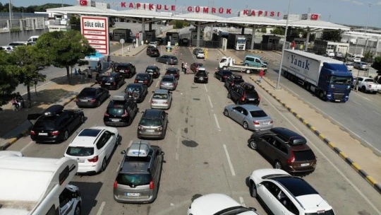 Kapıkule Sınır Kapısı'nda gurbetçi yoğunluğu sürüyor