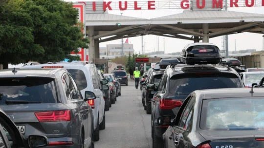Kapıkule Sınır Kapısı'nda gurbetçi yoğunluğu sürüyor
