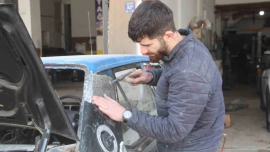 Kaporta ustasından örnek davranış: Depremzedelerin araçlarını ücretsiz tamir ediyor