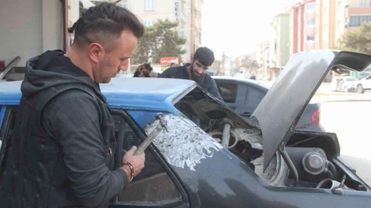 Kaporta ustasından örnek davranış: Depremzedelerin araçlarını ücretsiz tamir ediyor
