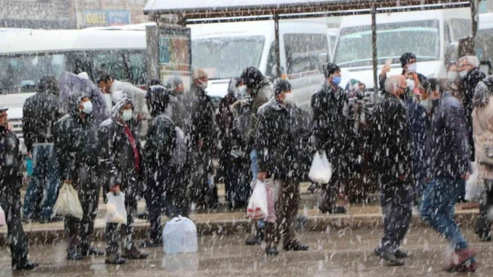 Kar, Elazığ'ı etkisi altına aldı