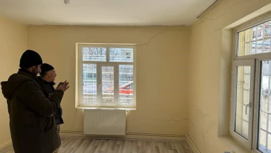 Karakoçan'da hasarlı binalar kontrol ediliyor