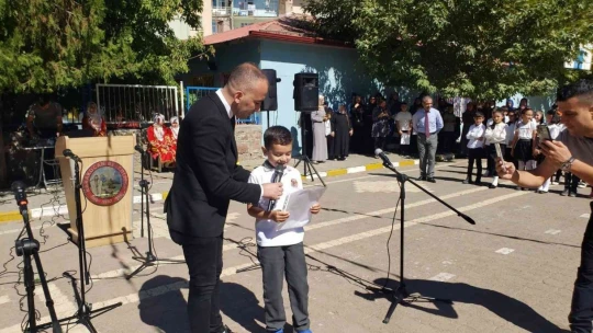 Karakoçan'da ilköğretim haftası kutlandı