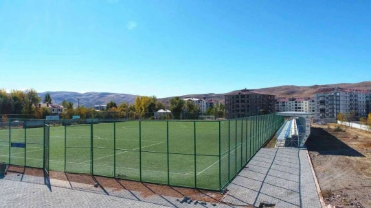 Karakoçan'da spor tesisleri yenilendi