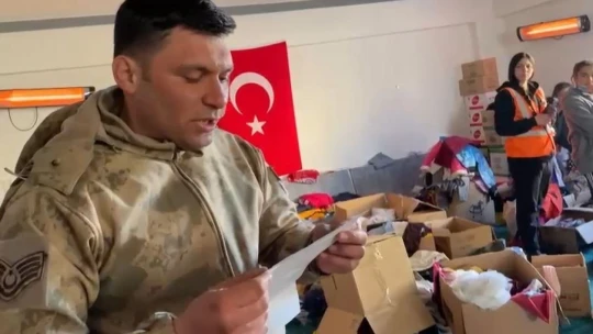 Kardeşi ile birlikte kumbaradaki paralarını depremzedelere gönderdi, yazdığı mektup duygulandırdı