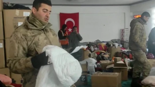 Kardeşi ile birlikte kumbaradaki paralarını depremzedelere gönderdi, yazdığı mektup duygulandırdı
