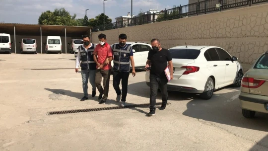 Karısına laf attığını iddia ettiği kişiyi bıçaklayarak öldüren şüpheli tutuklandı