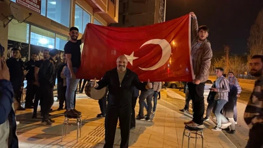 Kavga ihbarına giden polise davul ve klarnet eşliğinde halaylı sürpriz