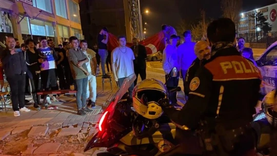 Kavga ihbarına giden polise davul ve klarnet eşliğinde halaylı sürpriz