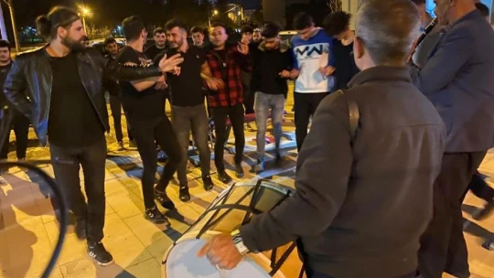 Kavga ihbarına giden polise davul ve klarnet eşliğinde halaylı sürpriz