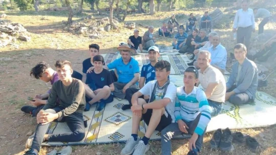 Kaymakam Ardıç gençlerle birlikte doğa yürüyüşü yaptı
