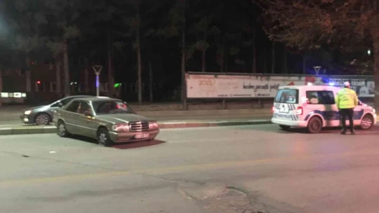 Kaza yaptı, aracı bırakıp kaçtı