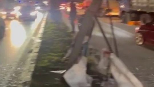 Kaza yaptı, aracı bırakıp kaçtı