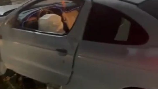 Kaza yaptı, aracı bırakıp kaçtı