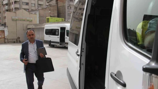 Minibüse binmeden yazamıyor 'Atla Gel Şaban' filmi Elazığ'da gerçek oldu