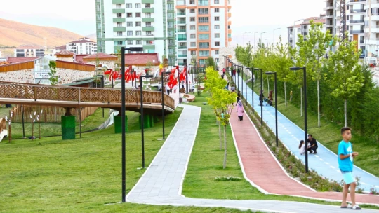 Kent Köy'e Vatandaşlardam Yoğun İlgi