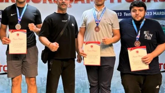 Kick Boks'ta Elazığ rüzgarı