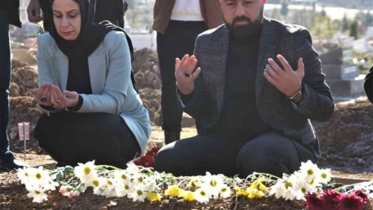 Kimsesizler mezarlığına gömülmüştü, Elazığlılar engelli kızın 'kimsesi' oldu