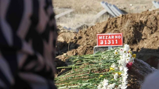 Kimsesizler mezarlığına gömülmüştü, Elazığlılar engelli kızın 'kimsesi' oldu