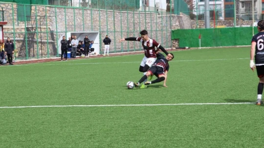 Kırmızı karta sinirlenip, takımı sahadan çektiler
