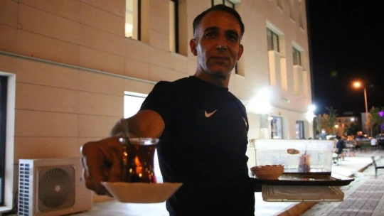 Kısıtlamaların kalktığı ilk akşamda vatandaşlar sokakları doldurdu