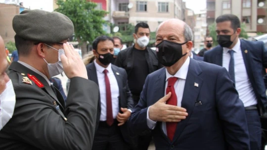 KKTC Cumhurbaşkanı Tatar, Nihat ilhan ile ailesinin kabirleri ziyaret etti