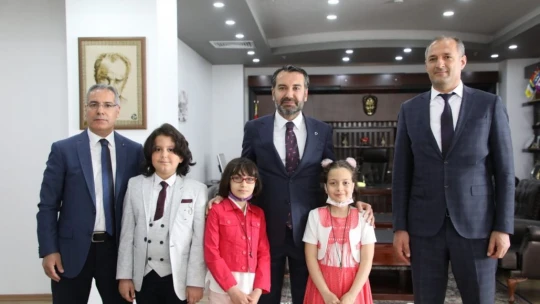 Koltuğa oturdu ilk hedefi Elazığ'ı büyükşehir yapmak oldu