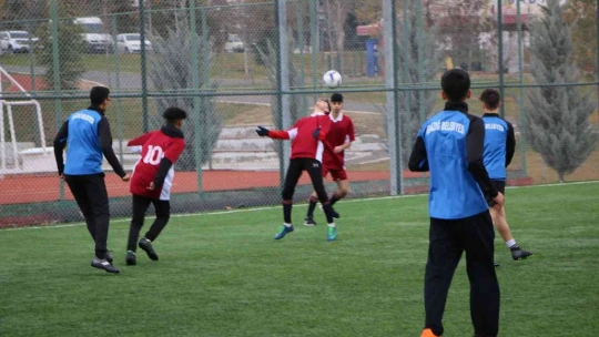 Koruma altındaki çocuklar dostluk maçında hünerlerini sergiledi