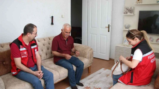 Koruyucu ailelik yaptığı yeğenlerini öz çocuklarından ayırmıyor