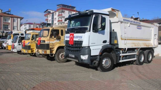 Kovancılar'dan deprem bölgesine araç ve personel desteği