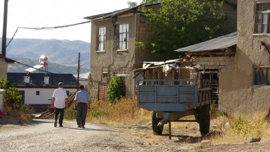 Köylüler atıl durumdaki okulu onararak müzeye çevirdi, içinde 300 yıllık tarihi eserler var