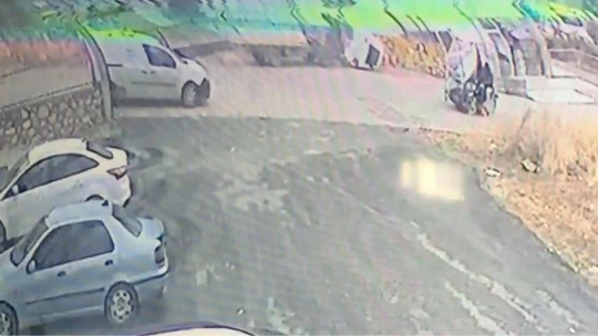 Kupası açılarak oyun parkına dalan kamyonetin sürücüsü hayatını kaybetti