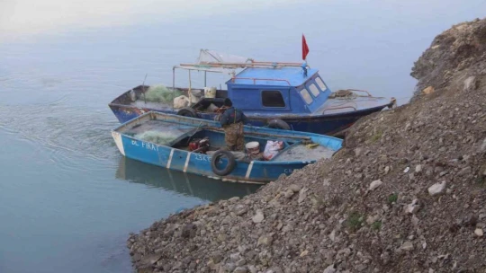 Kuraklığın en net fotoğrafı: 'Suya girmek yasaktır' yazısı var, su yok