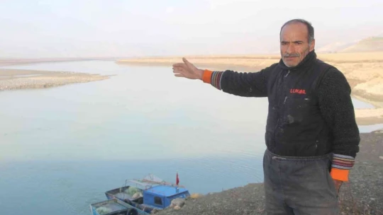 Kuraklığın en net fotoğrafı: 'Suya girmek yasaktır' yazısı var, su yok